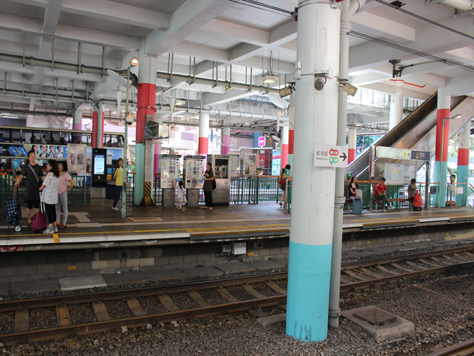 相片 1: 港鐵輕鐵安定站