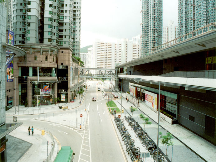 相片 2: 港鐵寶琳站