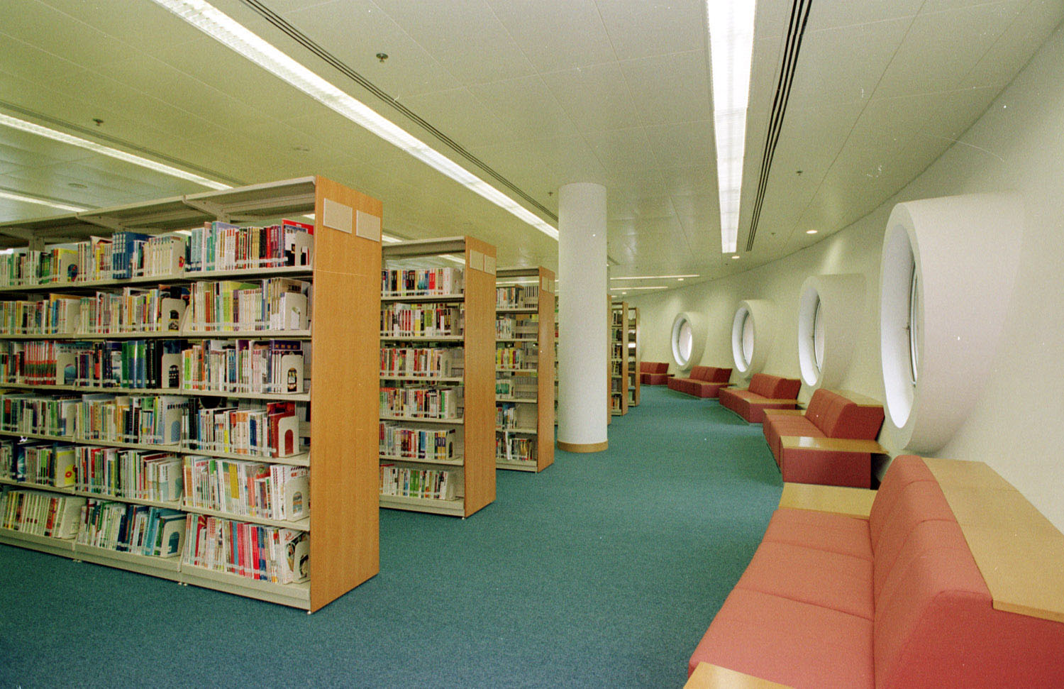 相片 5: 將軍澳公共圖書館