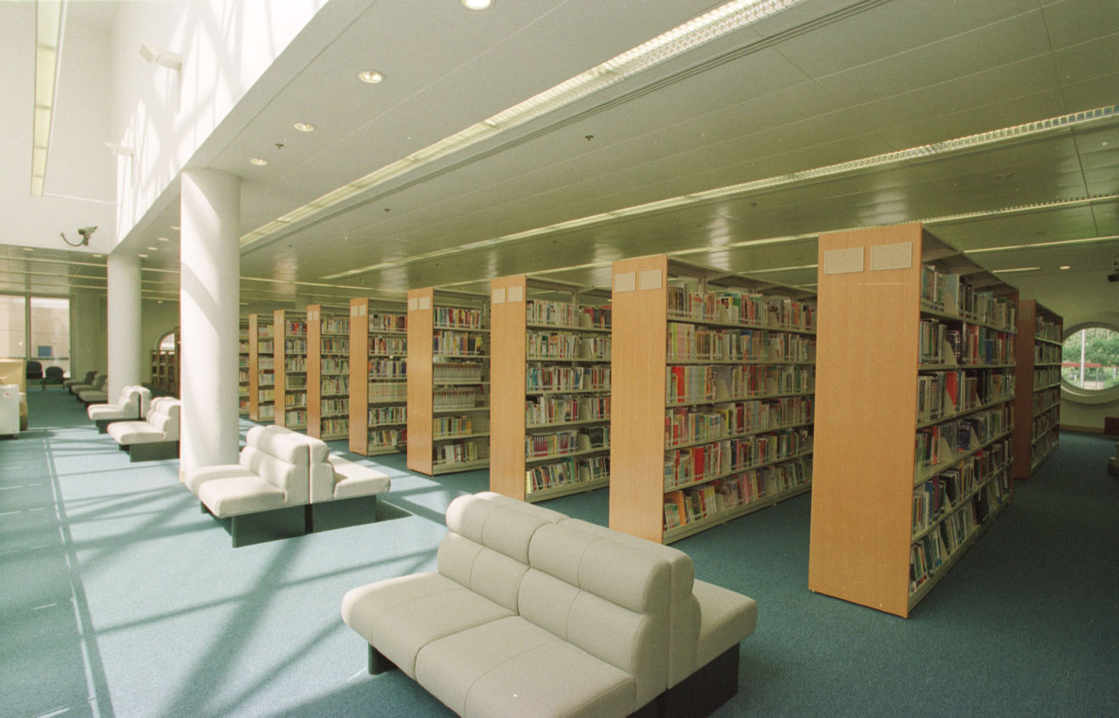相片 9: 將軍澳公共圖書館