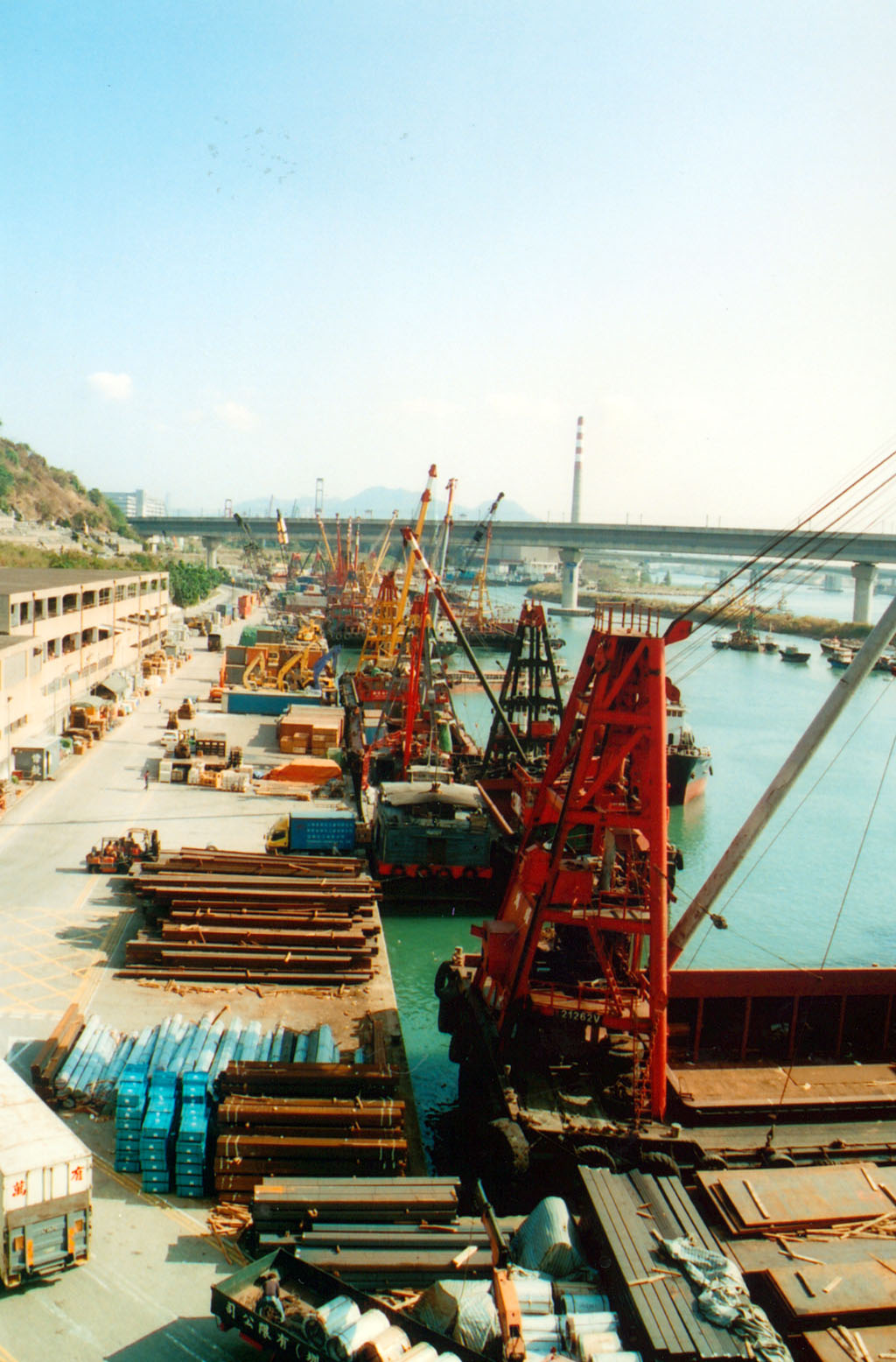 相片 2: 藍巴勒海峽公眾貨物裝卸區