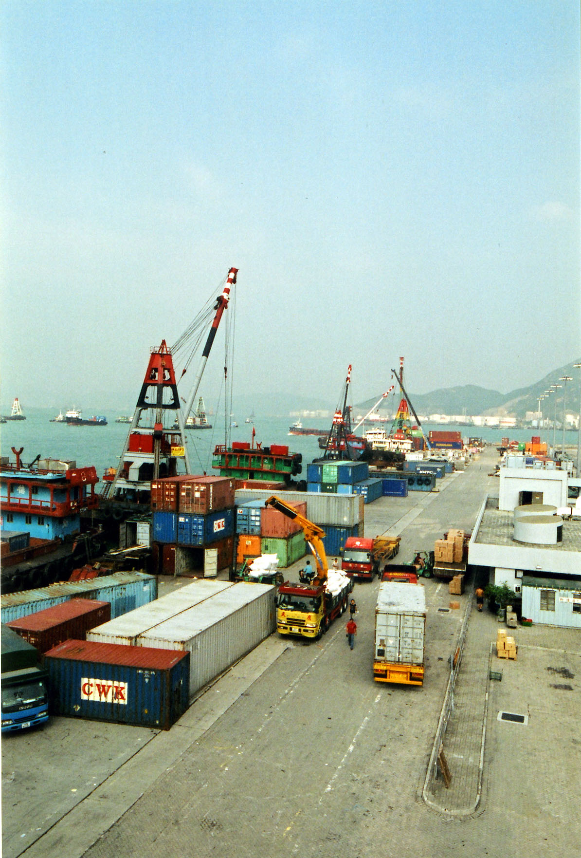 相片 2: 昂船洲公眾貨物裝卸區