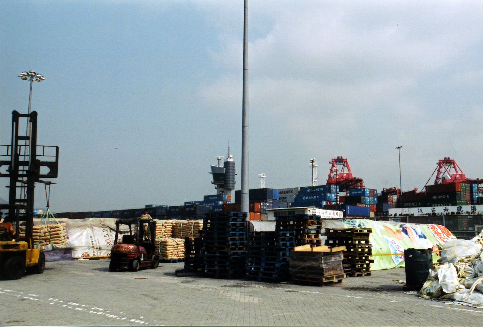相片 4: 昂船洲公眾貨物裝卸區
