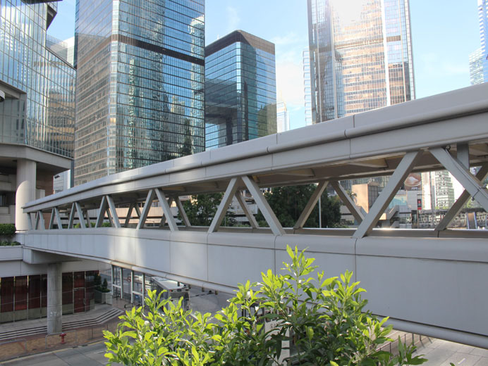 相片 4: HF125行人天橋(橫跨金鐘道連接高等法院及力寶中心)
