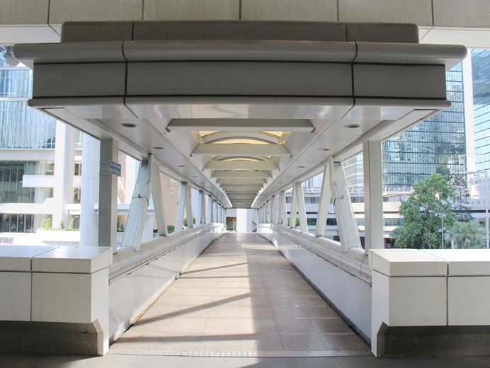相片 5: HF125行人天橋(橫跨金鐘道連接高等法院及力寶中心)