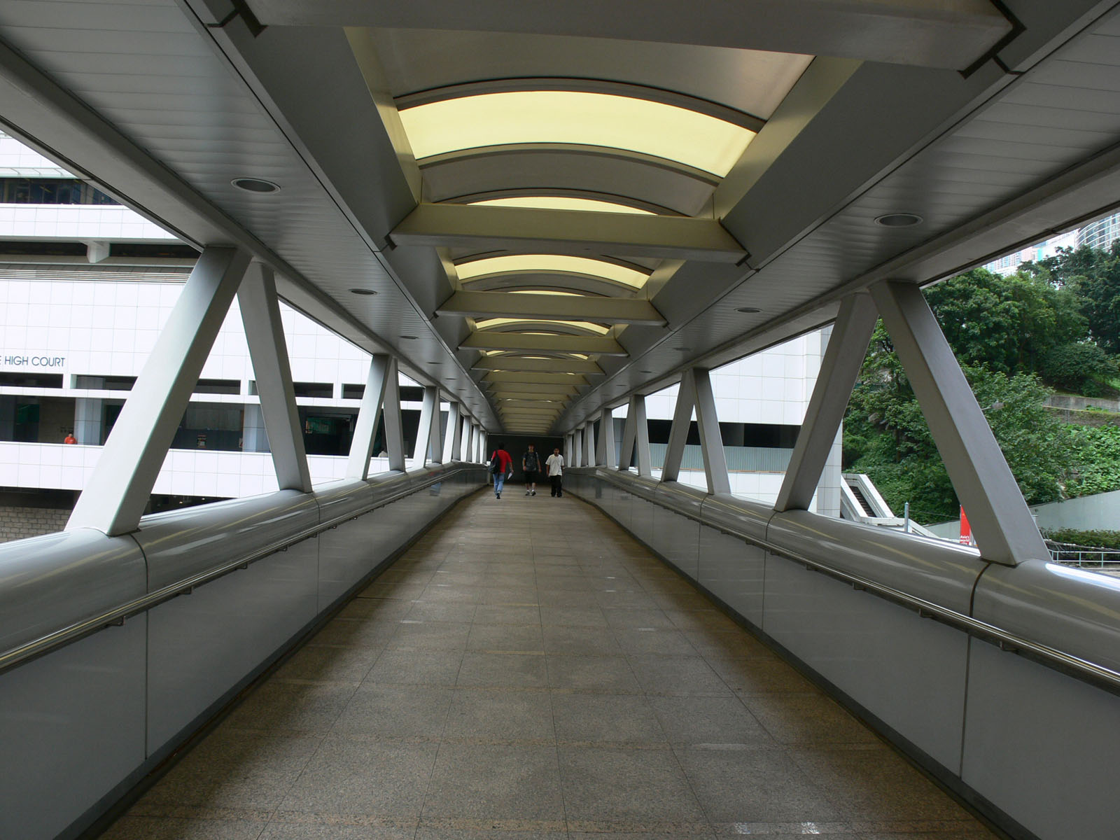 相片 6: HF125行人天橋(橫跨金鐘道連接高等法院及力寶中心)
